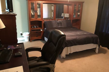 Large, Private Bed/Bathroom in Charming Home