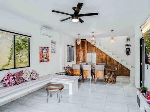 Anuncio de Airbnb popular: Casa Emma Paraíso with beach club discount en Lázaro Cárdenas