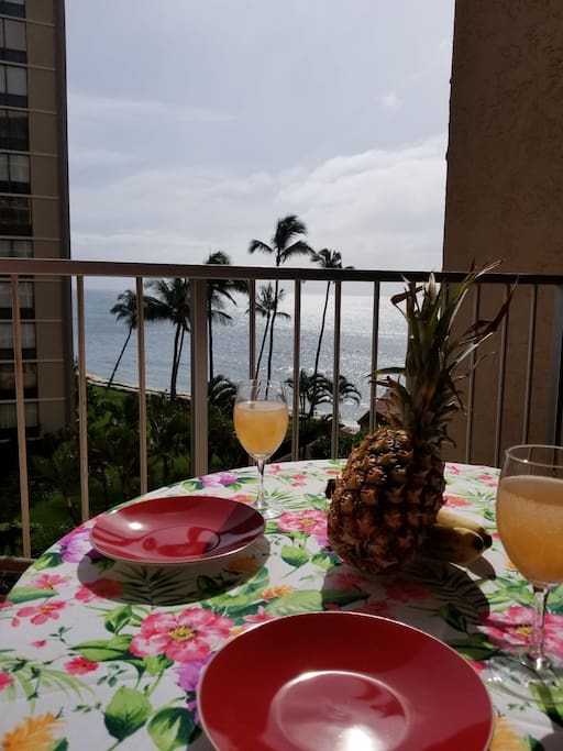 This is what Hawaii is all about, fresh fruit, palm trees and some of the most beautiful ocean on the planet