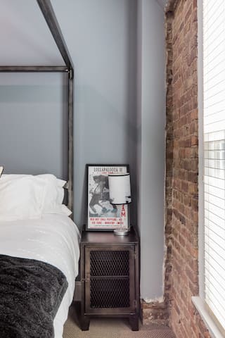 Stunning Old Town Penthouse with Private Rooftop gallery image 2