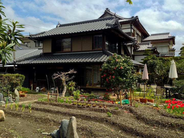 An original sake brewery built in the late Edo period