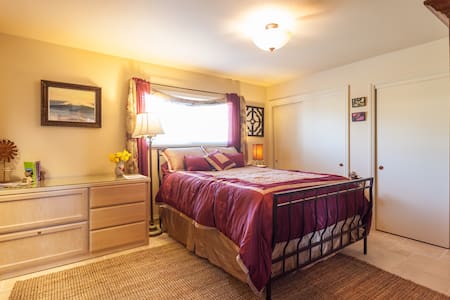 Oceanview home private bedroom/bath in home