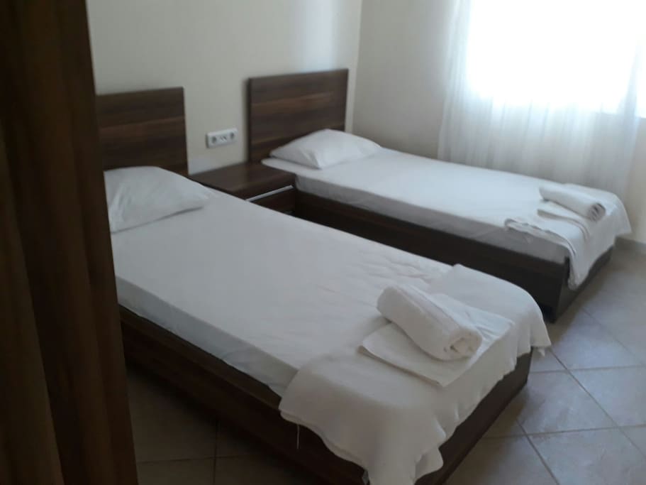 2 beds room