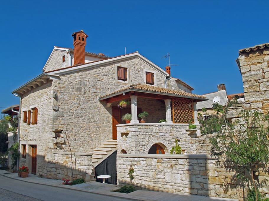 External view 2