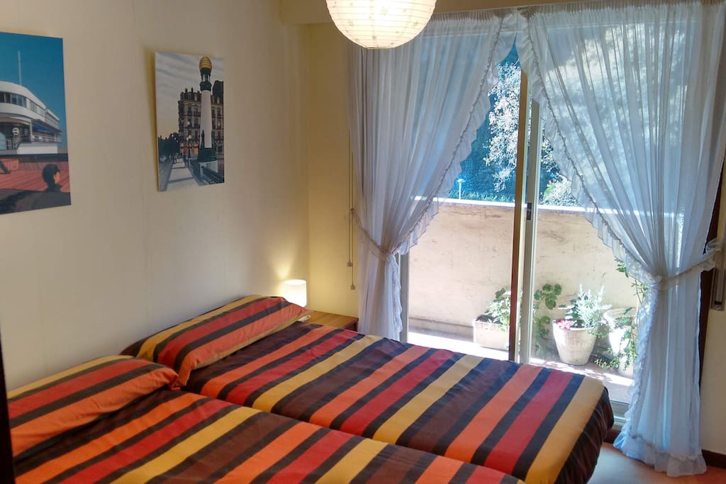 Dormitorio con dos camas