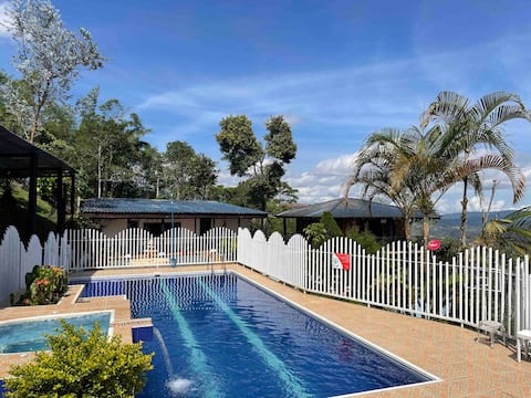 Spectacular estate, 30 minutes from Cali, view, pool.