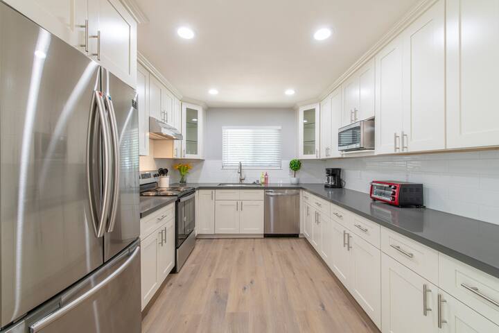 Modern 8B/5B – Spacious Home in Santa Clara gallery image 4