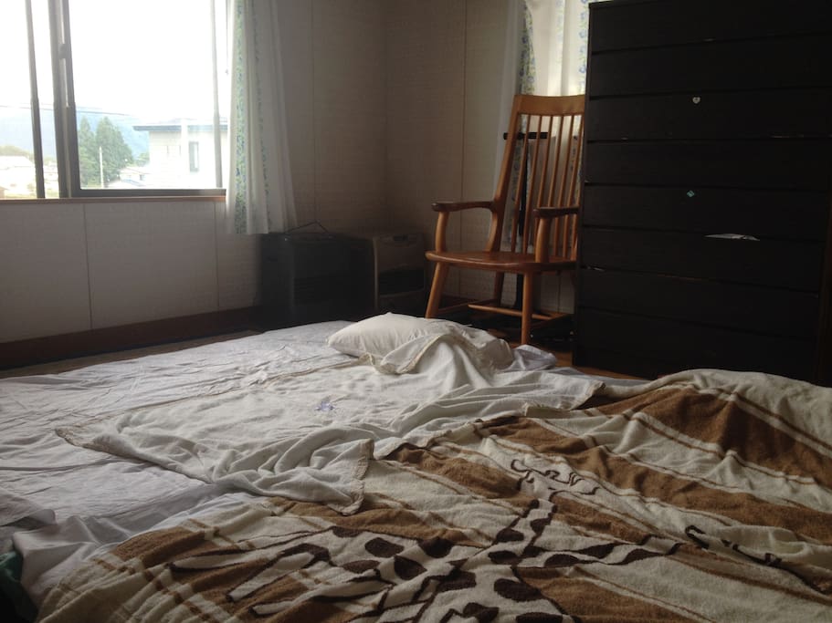 Another room can stay 2 or 3 people