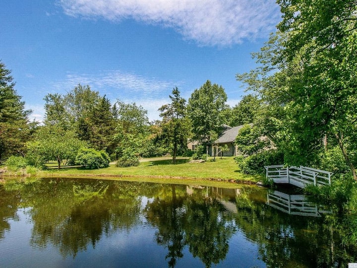 Historic Barn Groups, Reunions, MicroWeddings Houses for Rent in