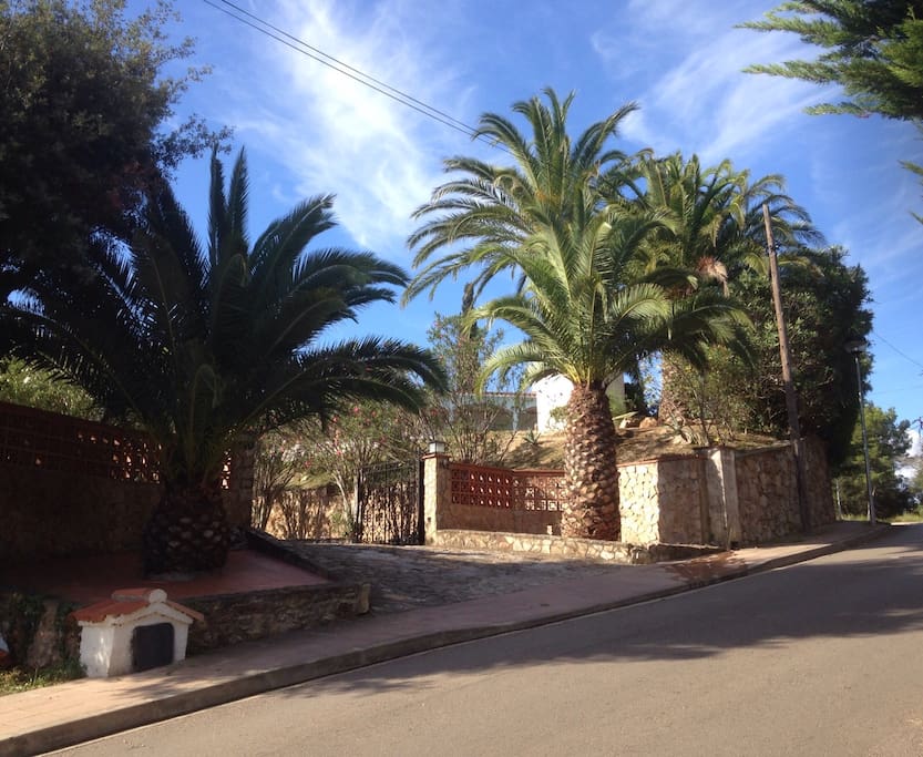 Entrance to driveway leading to the house