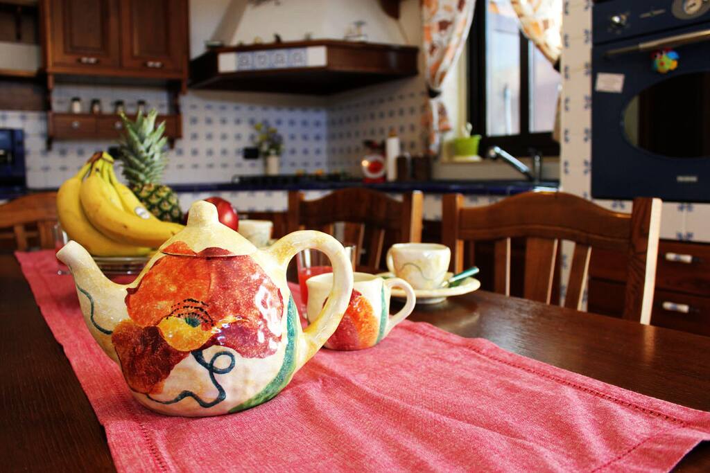 Ampia e luminosa cucina attrezzata per le colazioni e tanto altro.
