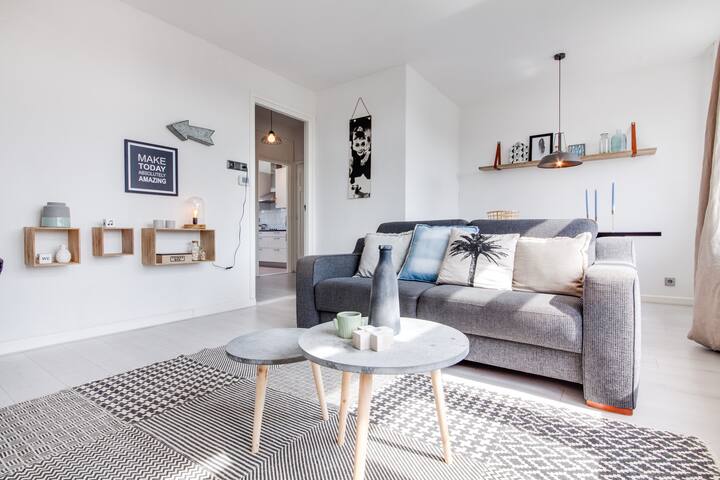 Bright beach apartment!