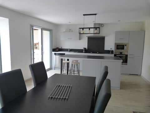 Renovated detached house
