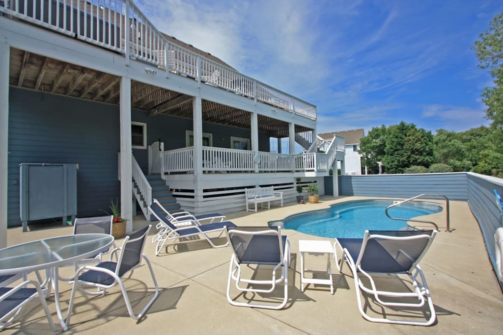 MB44: Beachin Good Time | Pool Area