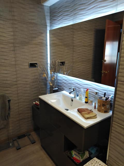 Habitación privada en Apartamento urbano y playa