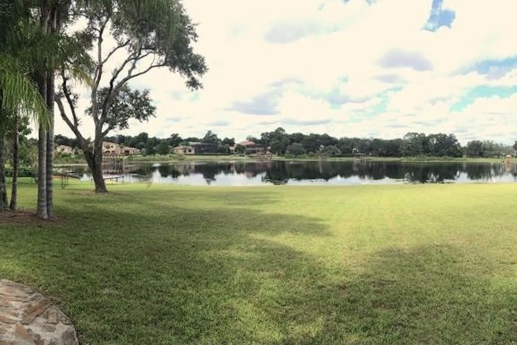 Large lot, 1.3 acres on Lake Markham