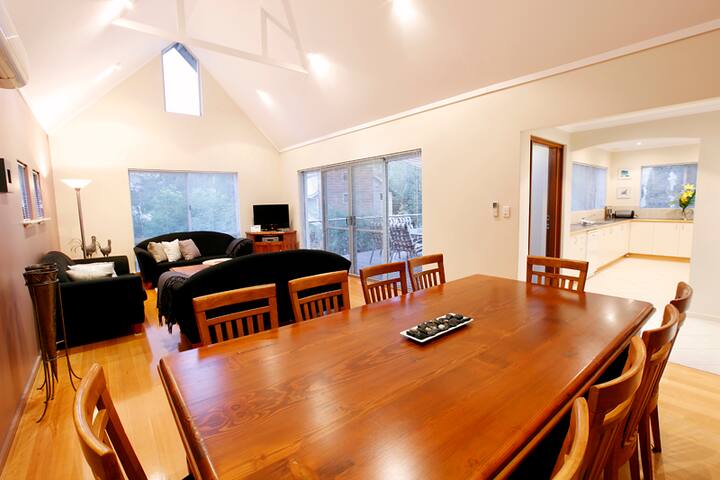 Waterfront Dunsborough House 11 gallery image 3