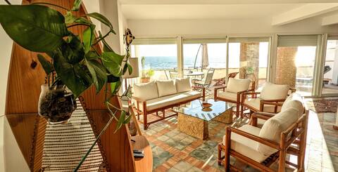 Exceptional waterfront accommodation !