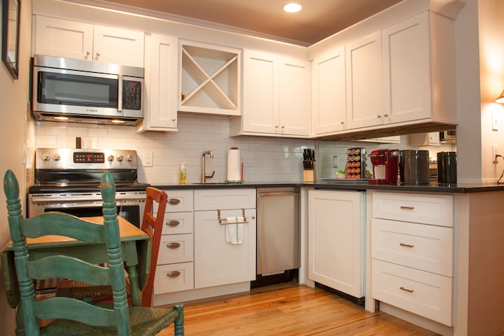 Wilmington cozy condo for two