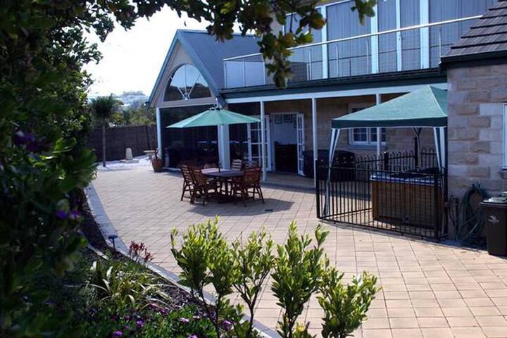 beach-house-ocean-bayside-beaches gallery image 3