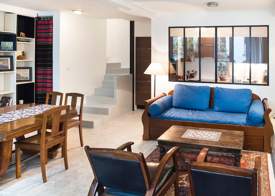 Bright living room with a view on the kitchen