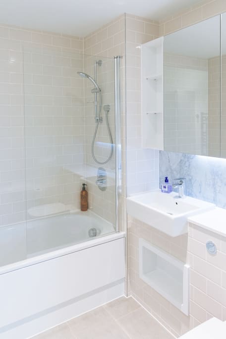 Main bathroom with ceramic bath tub