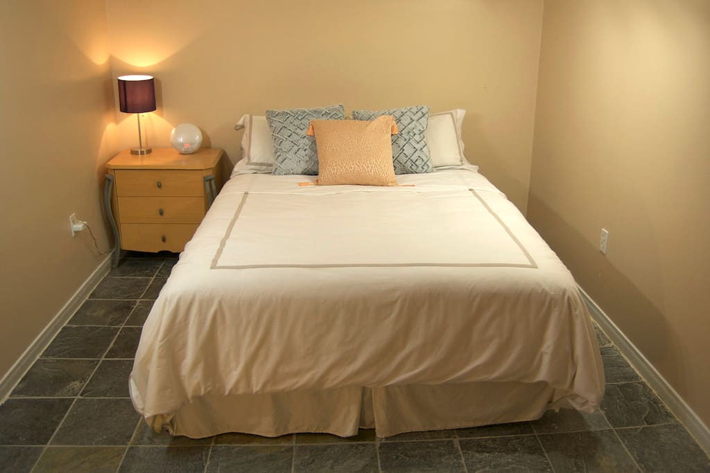 Cozy, quiet bedroom near the bathroom. All the clean towels you can handle!