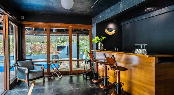 Shared dining area image 3