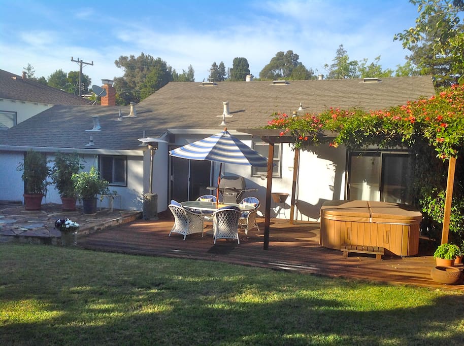 Backyard with lawn and hot tub