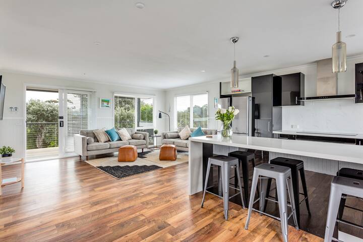 Peaceful and modern Rye beach house gallery image 2