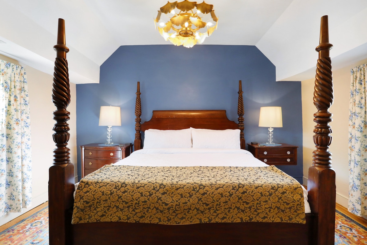 Viktoriánska spálňa - 2. poschodie, manželská posteľ