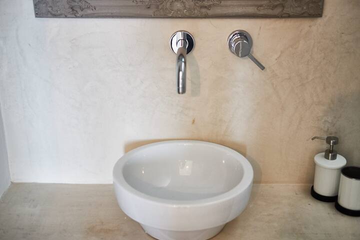 Dolce Vita gallery image 3