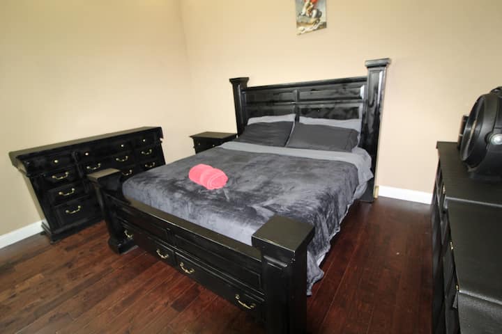 Right side view of the bed.  