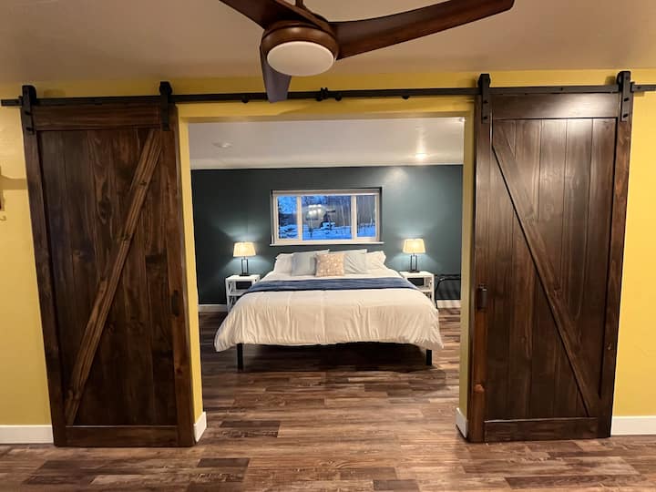 Lakeside Luxury Retreat for 2 Apartments for Rent in Wasilla, Alaska