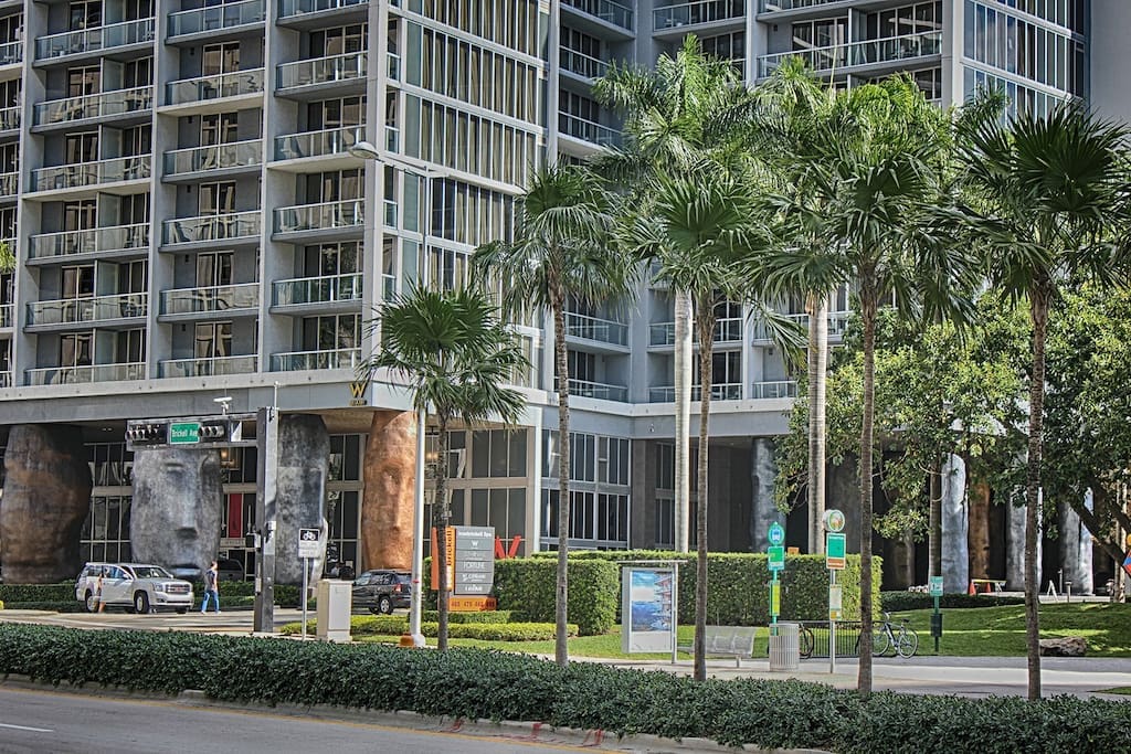 The Icon-Brickell Building, it is unique!.