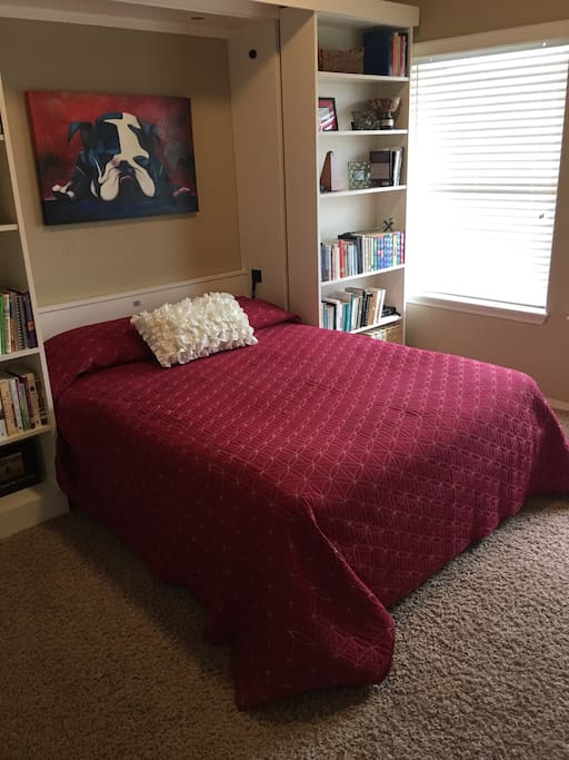 Very comfortable queen bed.