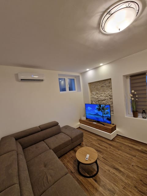 Popular Airbnb listing: Apartment Anton in Općina Gradac