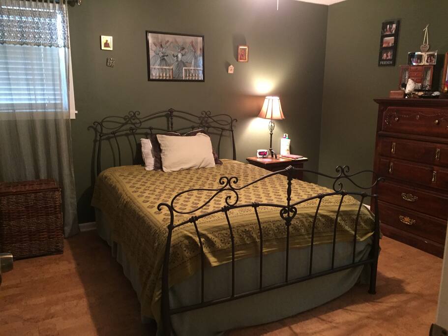 Main bedroom with en suite
