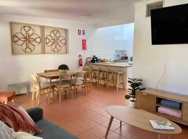 Comfy 2 Bedroom Unit Close To Alice Springs Cbd - Alice Springs
