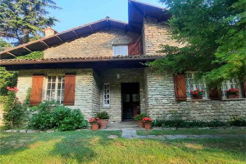 Villa in Langa
