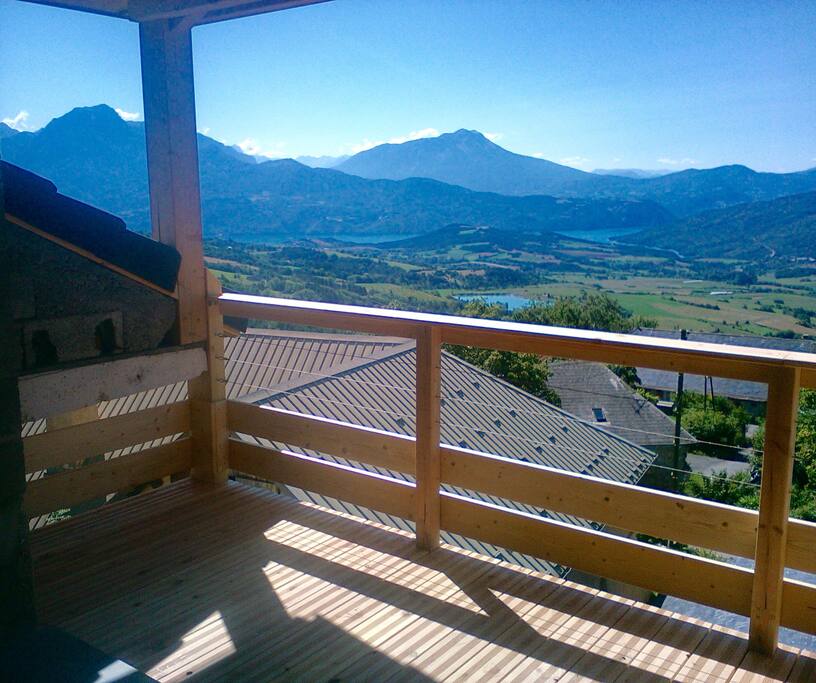 View from the balcony.
La vue du balcon - parfait pour le café du matin ou l'apéro du soir!