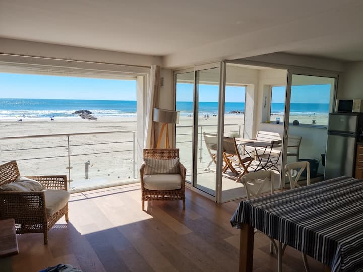 Beautiful PMR apartment. First line with sea view