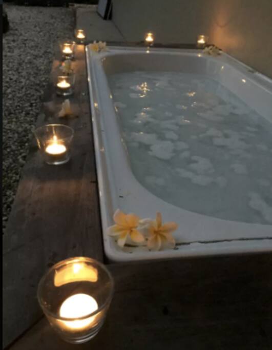 Share outdoor bath