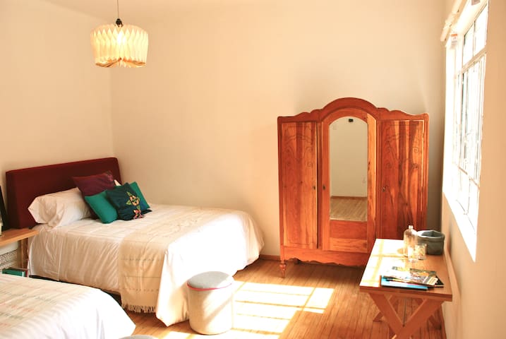 QUIET 2 Qn beds prvte bthrm Condesa