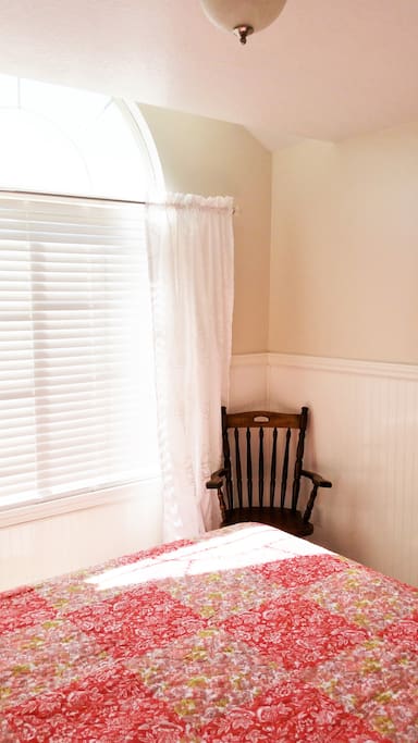 Arched window, lots of light, sturdy chair!