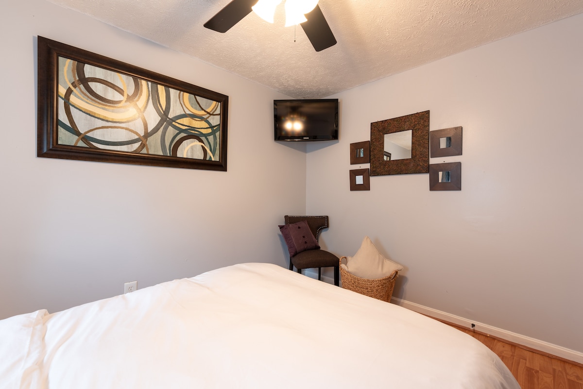 Bowie/Piscataway Room Located on the 2nd Floor and includes a comfortable Queen size bed and Amazon Fire Stick TV.