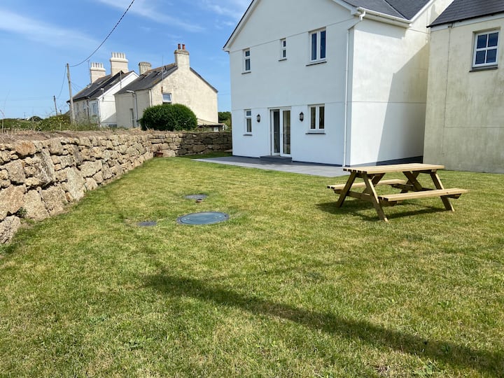 New Spacious House, Large Garden, Near Beaches - Sennen Cove