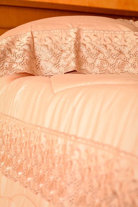 Detalhe da roupa de cama da suite