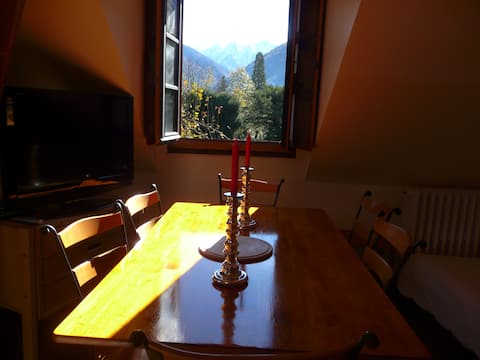 Annonce Airbnb populaire: Apartment in the Mountains, T3 43 m2, 2 people Maximum, Luchon à Bagnères De Luchon