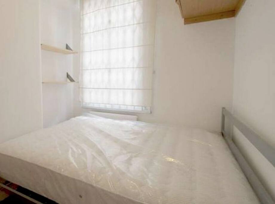 Bedroom to let